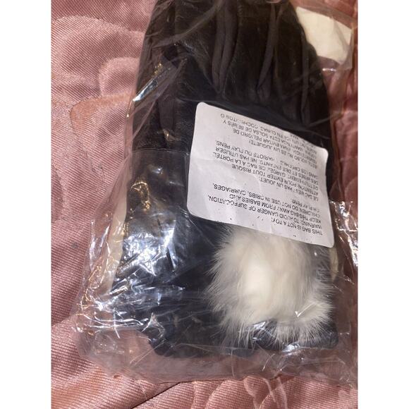Fownes Brothers Lord &Taylor Black Leather Gloves Rabbit Fur Pom Touchscreen NWT - Picture 4 of 10